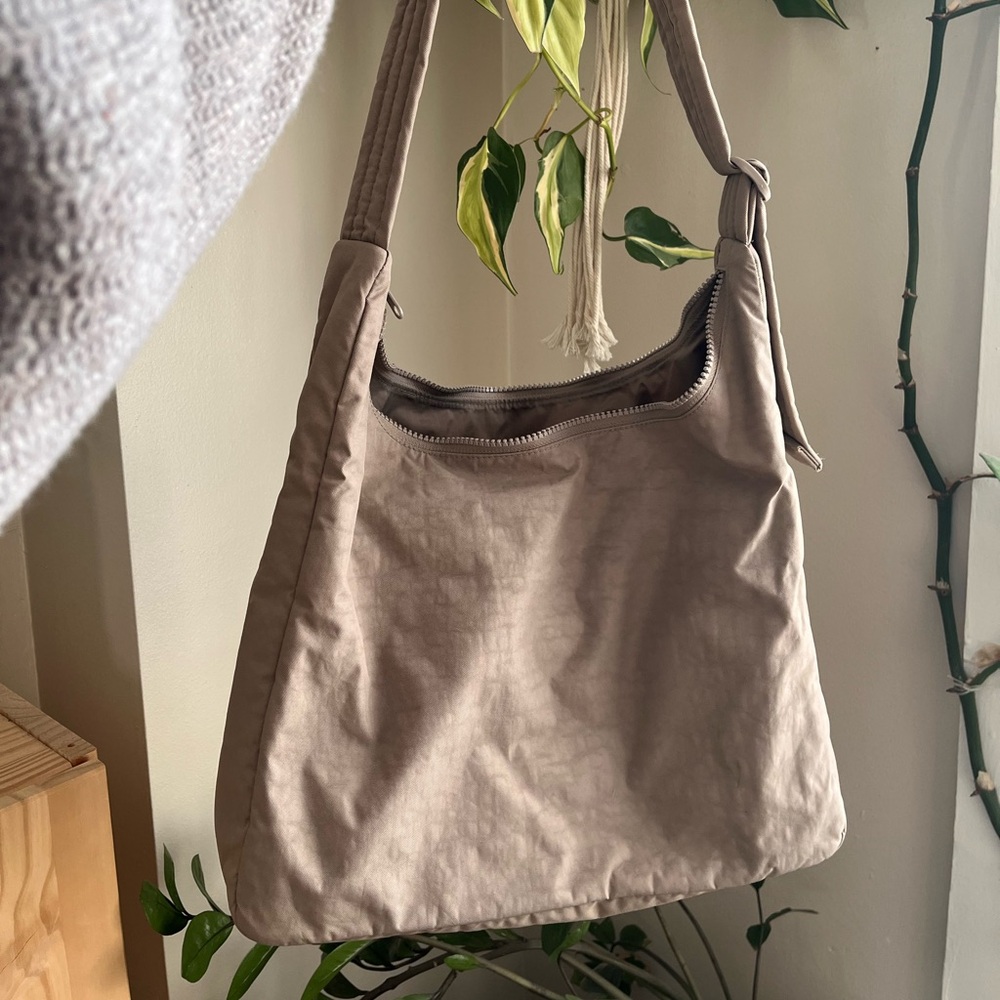 BAGGU shoulder bag in Dove - like new